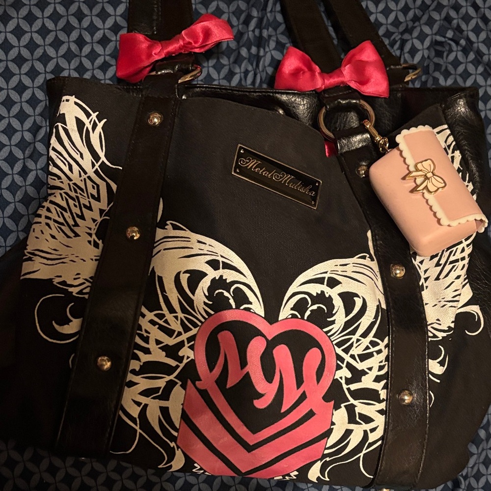Metal mulisha beloved Black and Pink handbag with Heart Design and bows